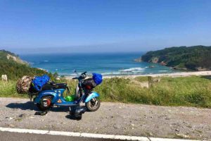 Vespa 50 Special sul mare
