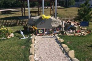 Monumento alle vittime del sisma ad Amatrice