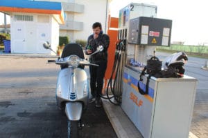 Rifornimento vespa elettrica